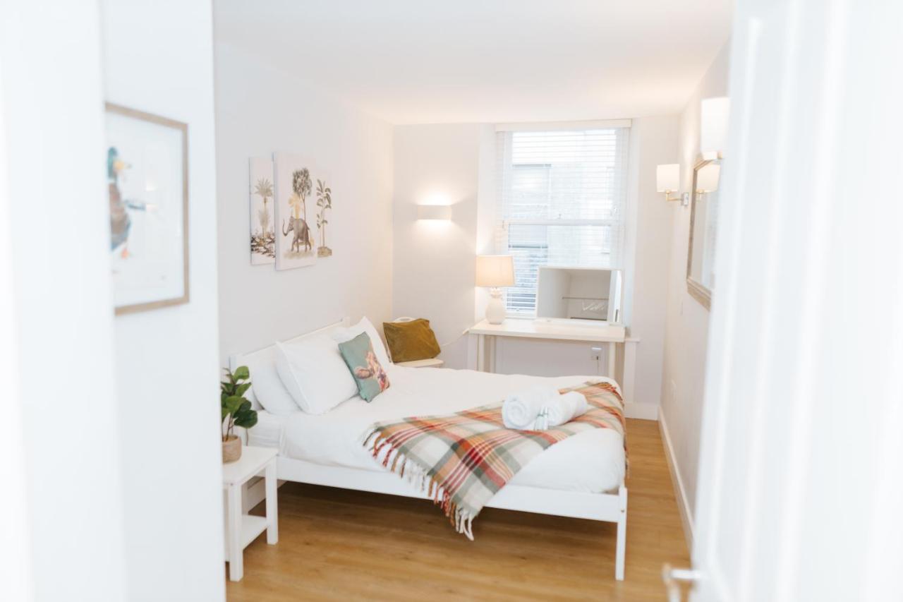 Luxury Modern 3 Bedroom Apartment In City Centre 爱丁堡 外观 照片