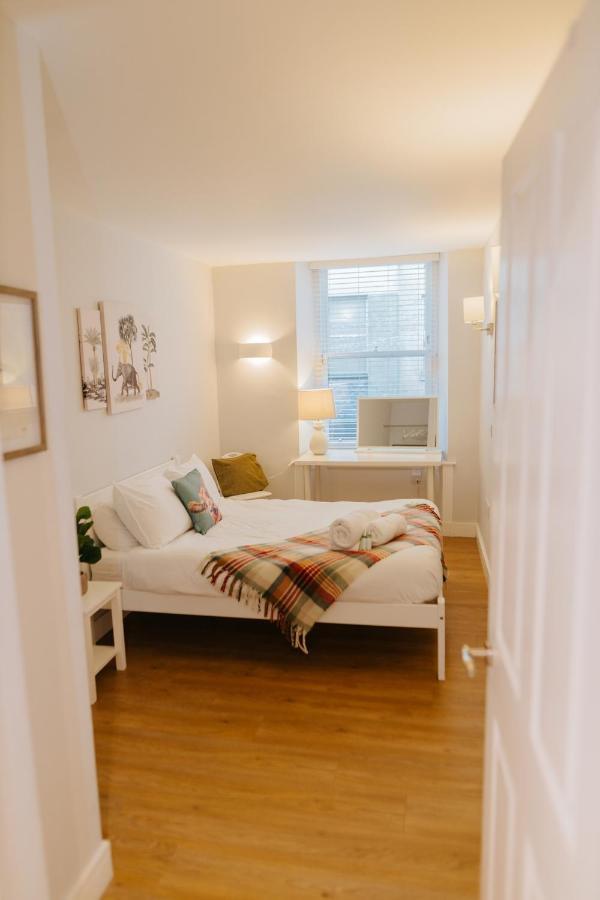 Luxury Modern 3 Bedroom Apartment In City Centre 爱丁堡 外观 照片